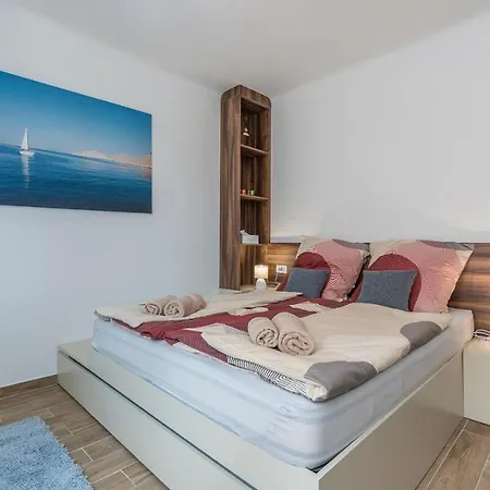 Nena I Ilka Apartment *