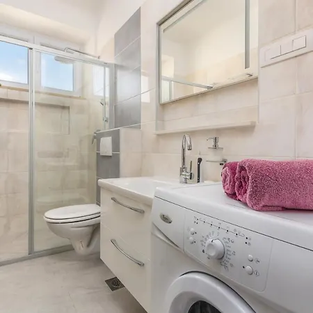 Apartment Nena I Ilka Pula