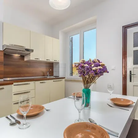 Apartment Nena I Ilka Pula
